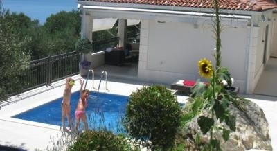 Villa with pool, private accommodation in city Brela, Croatia